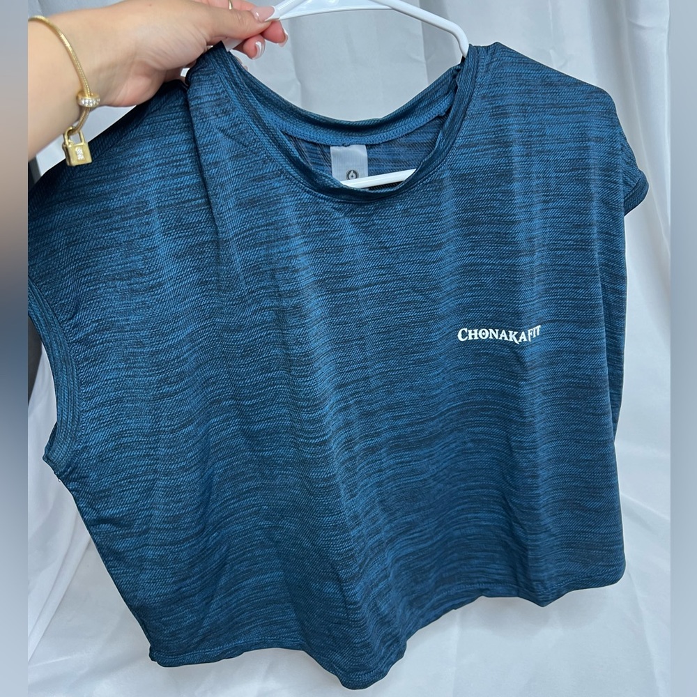 Workout crop loose